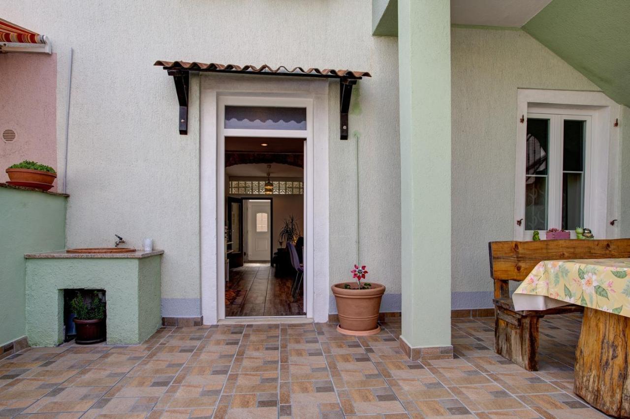 Apartment Laura With Terrace Vodnjan Exterior photo