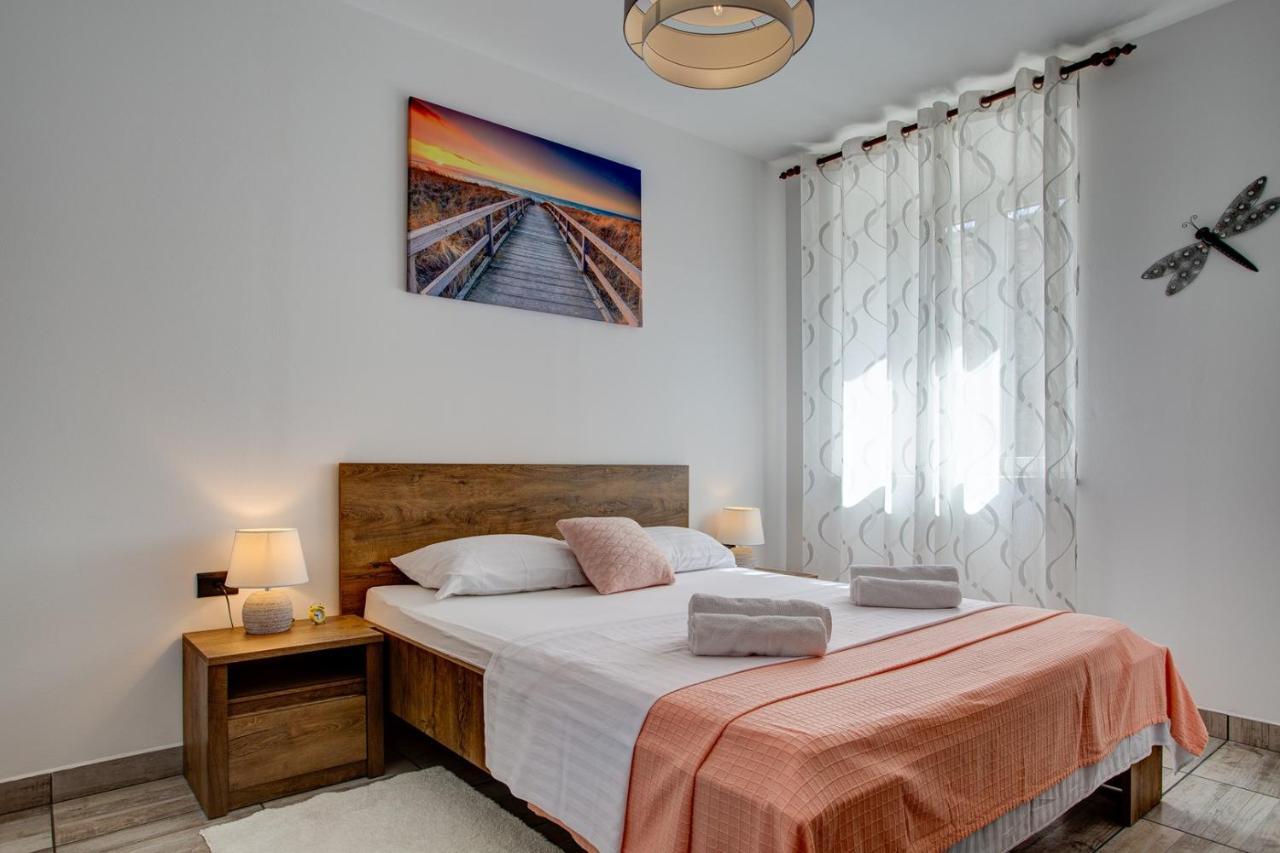 Apartment Laura With Terrace Vodnjan Exterior photo