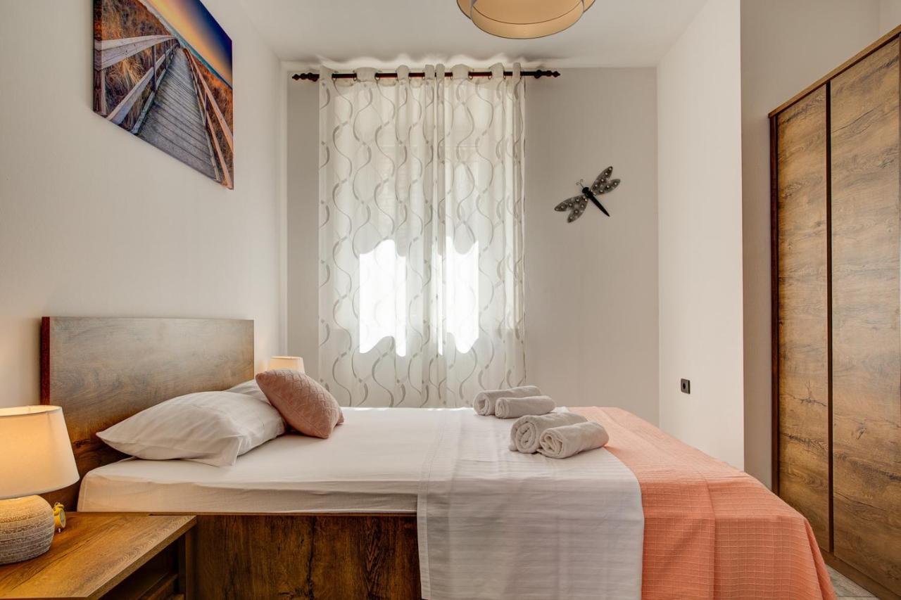 Apartment Laura With Terrace Vodnjan Exterior photo